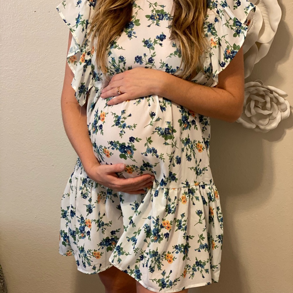 Floral maternity dress NWOT